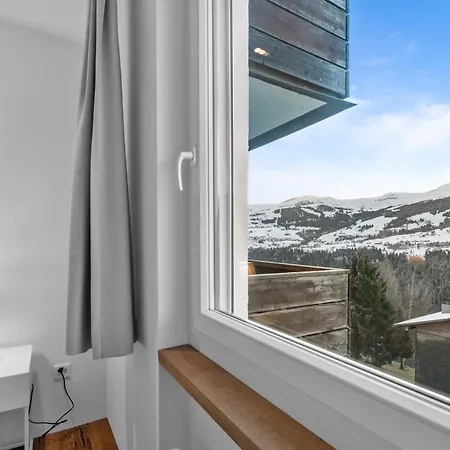 Perfekte Aussicht Mit Poolbereich In Skiregion