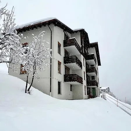 Perfekte Aussicht Mit Poolbereich In Skiregion Брайль-Бригельс