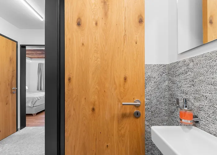 Perfekte Aussicht Mit Poolbereich In Skiregion Breíl